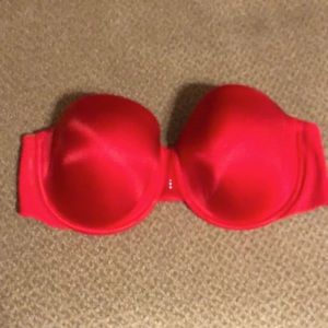 Red Biofit Victoria’s Secret 40D bra